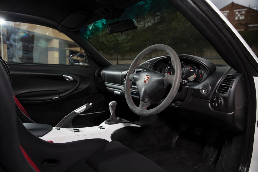 Интерьер Porsche 911 GT3 RS (996) 2003 года  (WW) (фото 15 из 28)